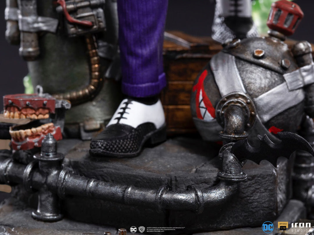 DC Comics The Joker Deluxe Version 1/10 Scale Iron Studios Statue