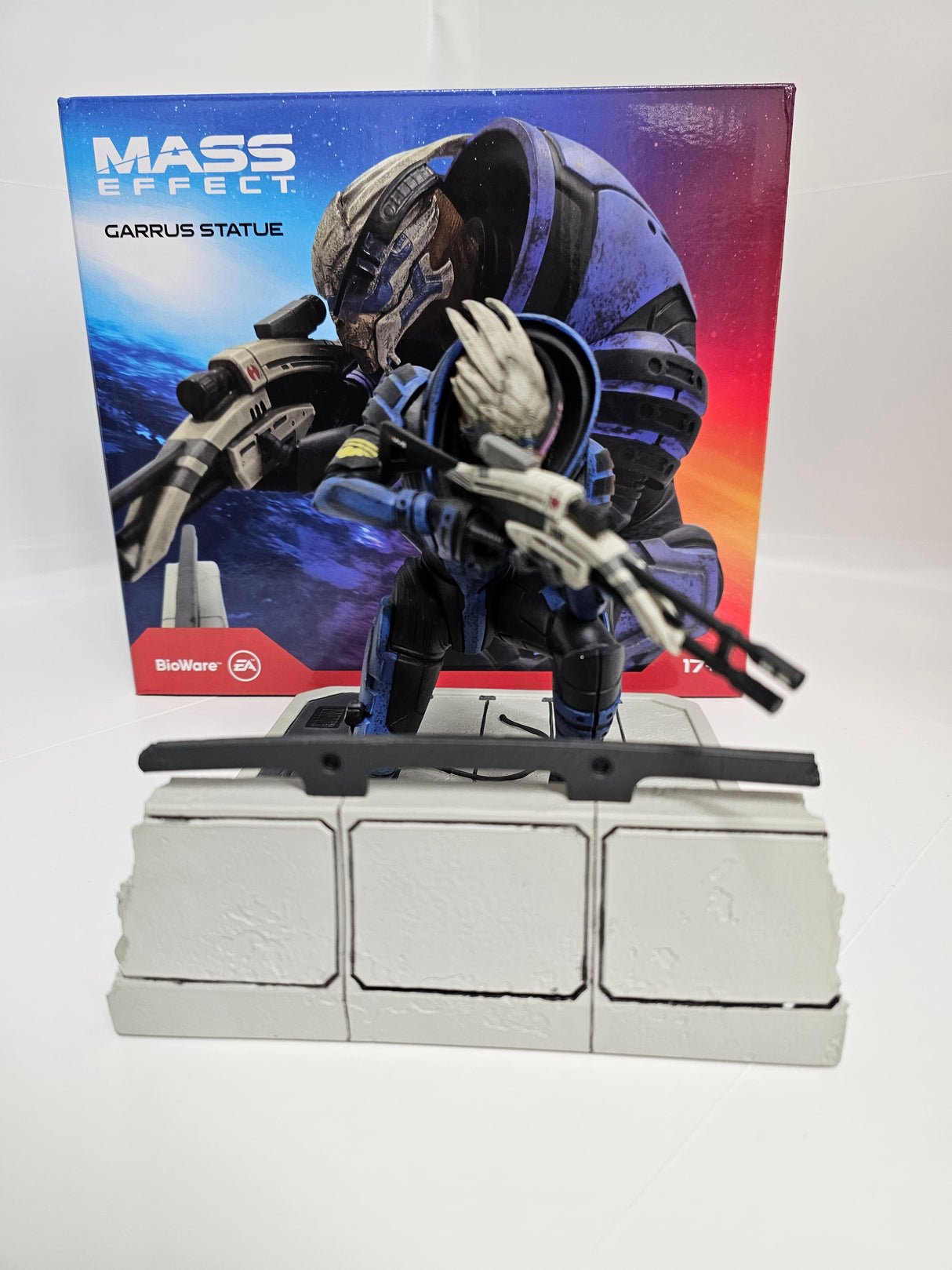 Mass Effect Garrus Statue