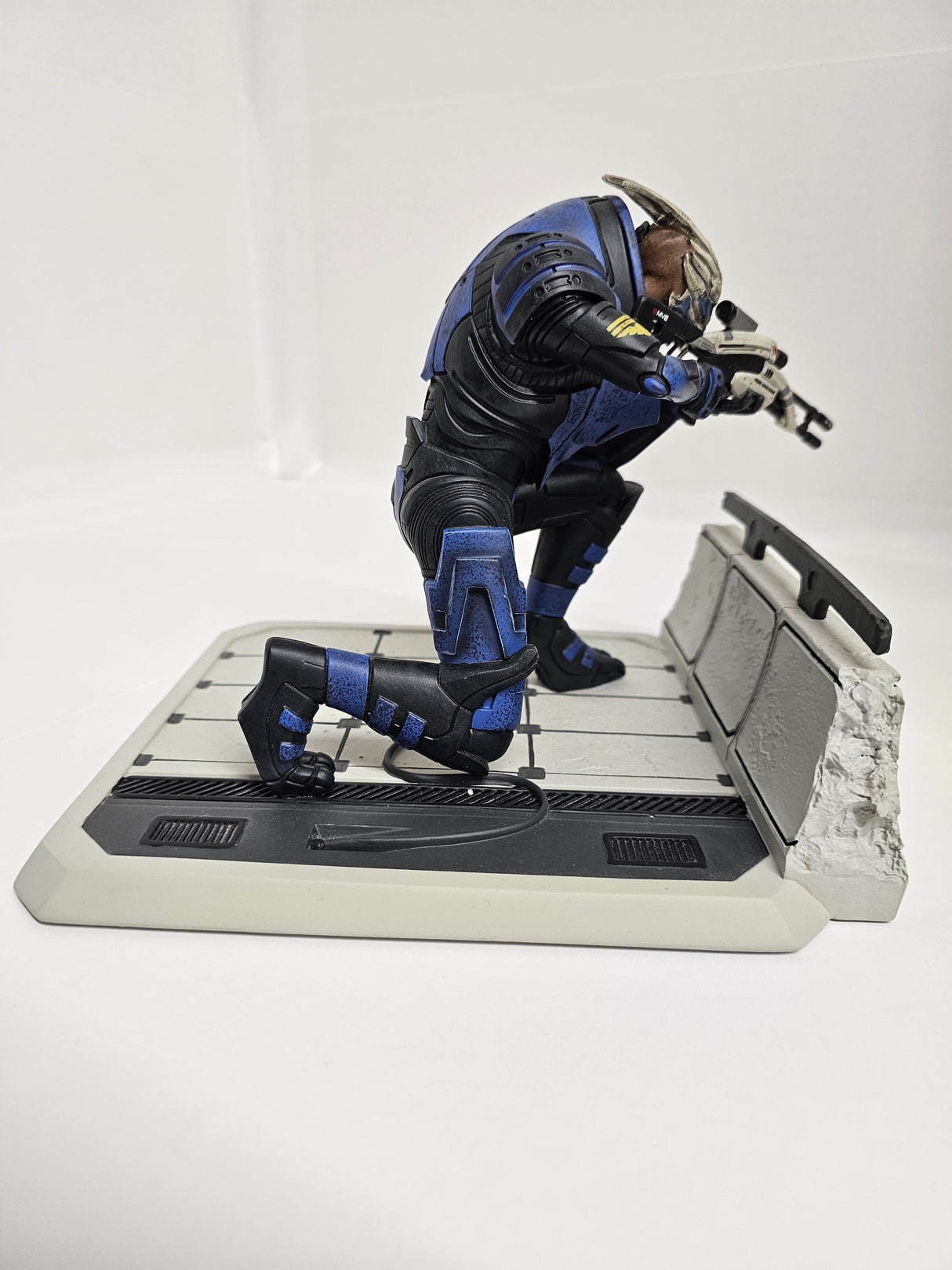 Mass Effect Garrus Statue