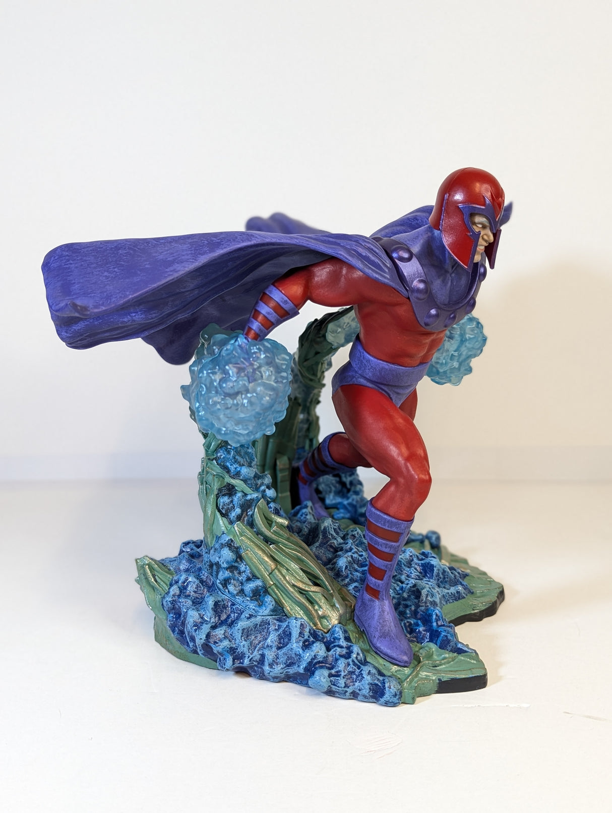 Marvel X-Men Magneto 10" Gallery PVC Diorama Statue