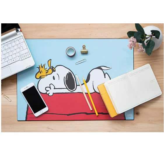 Peanuts Snoopy Dog House Laminated Desk Mat
