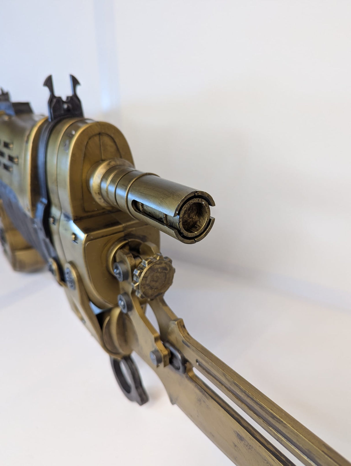 Gears of War 3 - Retro Lancer (Gold Version) 36" 1:1 Full Size Replica by NECA