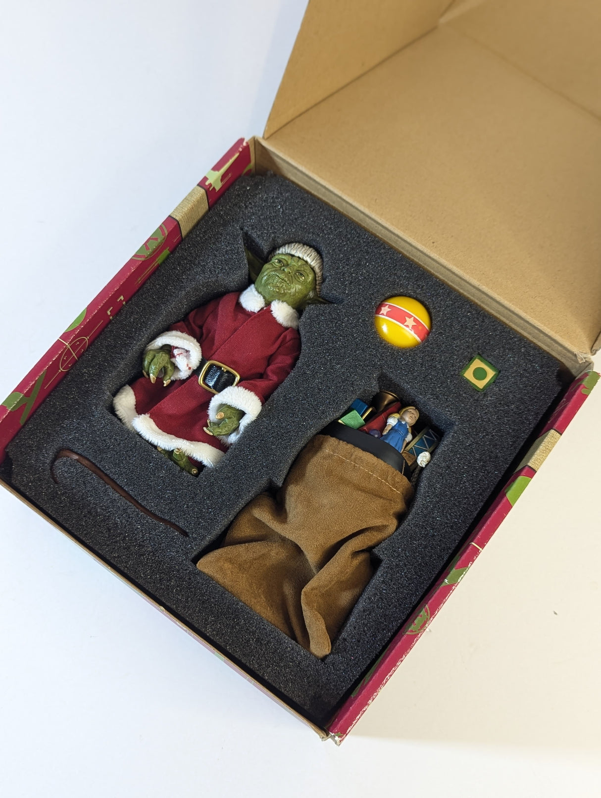 Star Wars Holiday Yoda (Santa Outfit) 1:6 Scale Sideshow Collectibles Figure