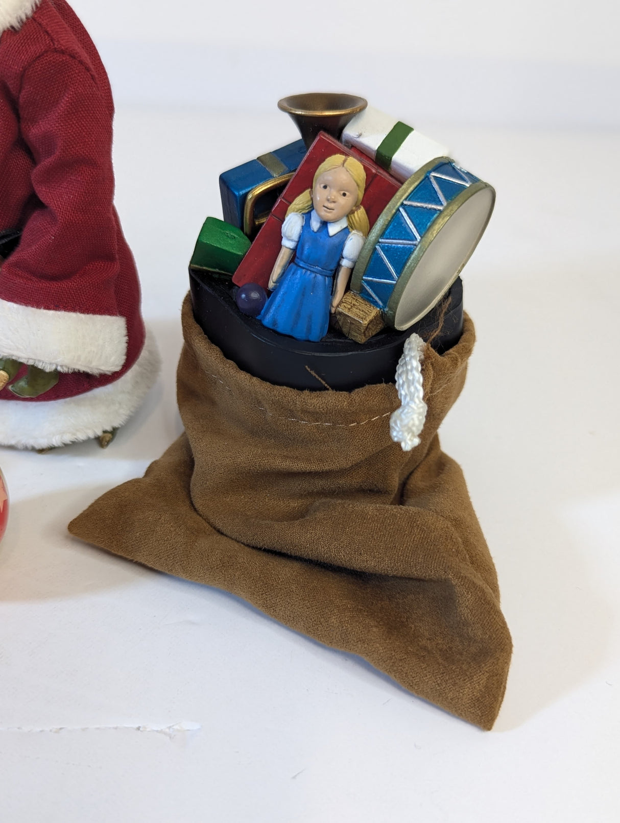 Star Wars Holiday Yoda (Santa Outfit) 1:6 Scale Sideshow Collectibles Figure