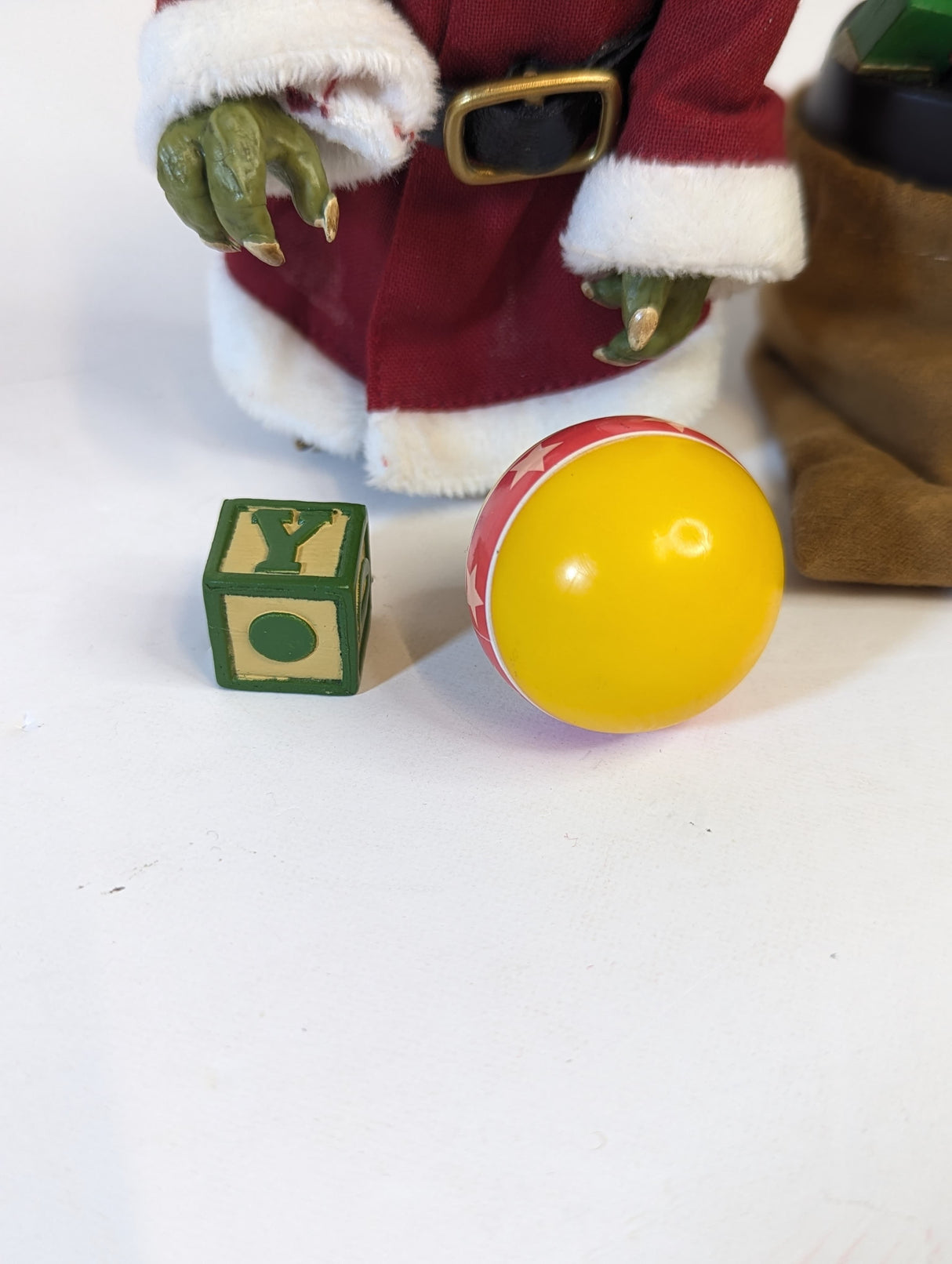 Star Wars Holiday Yoda (Santa Outfit) 1:6 Scale Sideshow Collectibles Figure