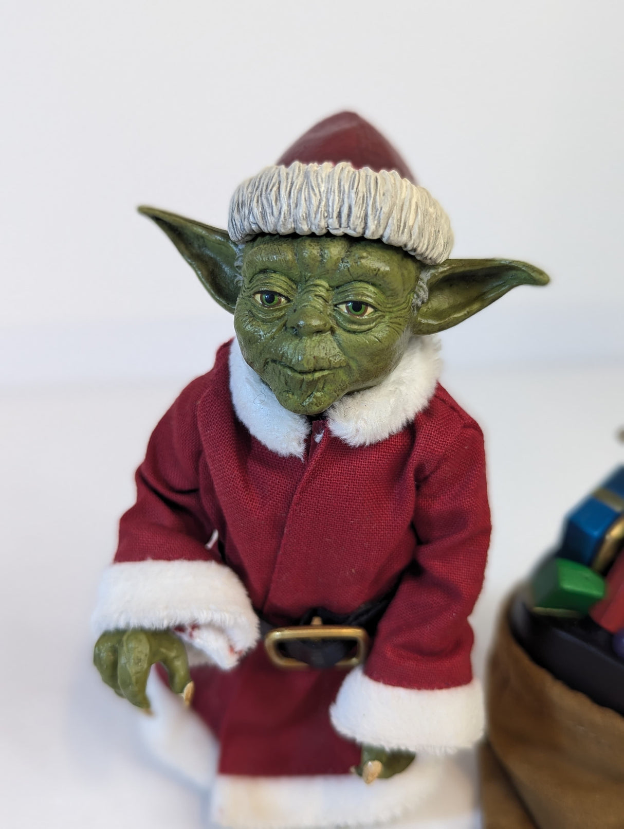 Star Wars Holiday Yoda (Santa Outfit) 1:6 Scale Sideshow Collectibles Figure