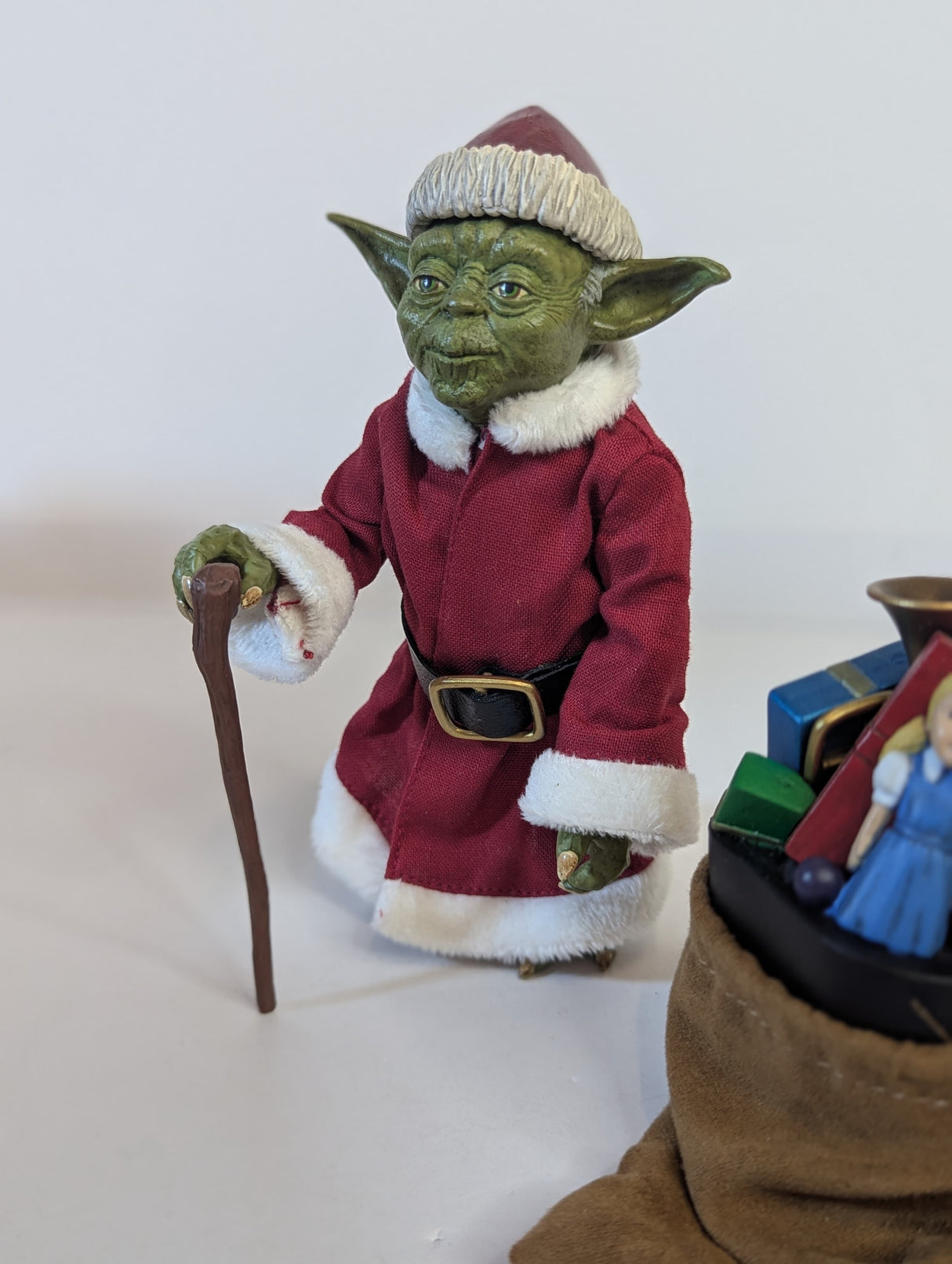Star Wars Holiday Yoda (Santa Outfit) 1:6 Scale Sideshow Collectibles Figure