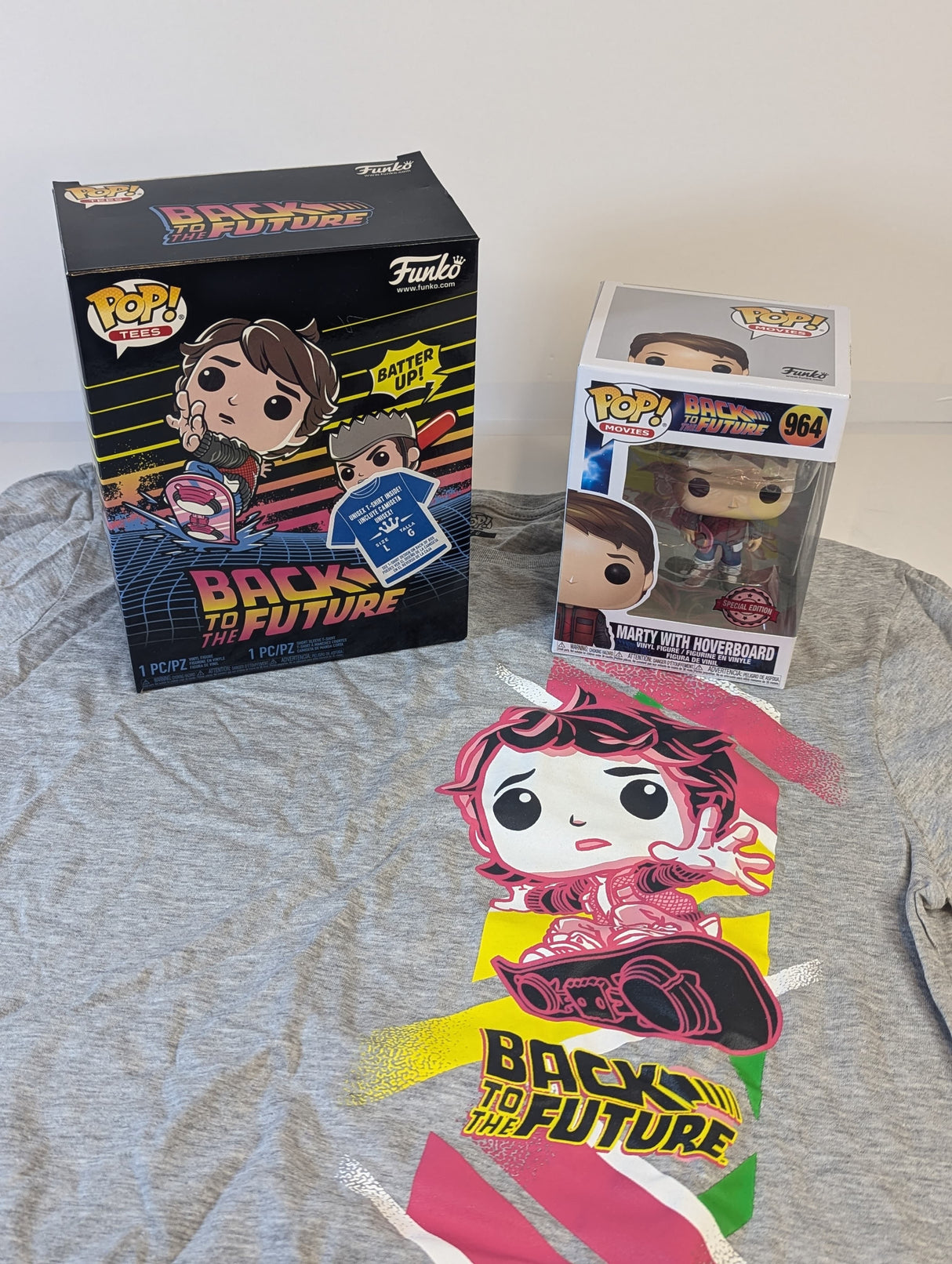 Back to the Future Marty McFly (With Hoverboard) Funko Pop! Vinyl Figure & T-Shirt (Large) Set