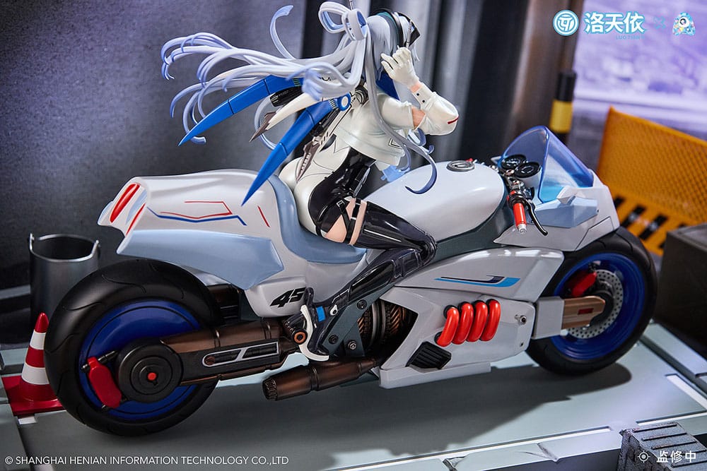 Vsinger PVC Statue 1/7 Vsinger Luo Tianyi Retro-Future Storm Driver Ver. 23 cm