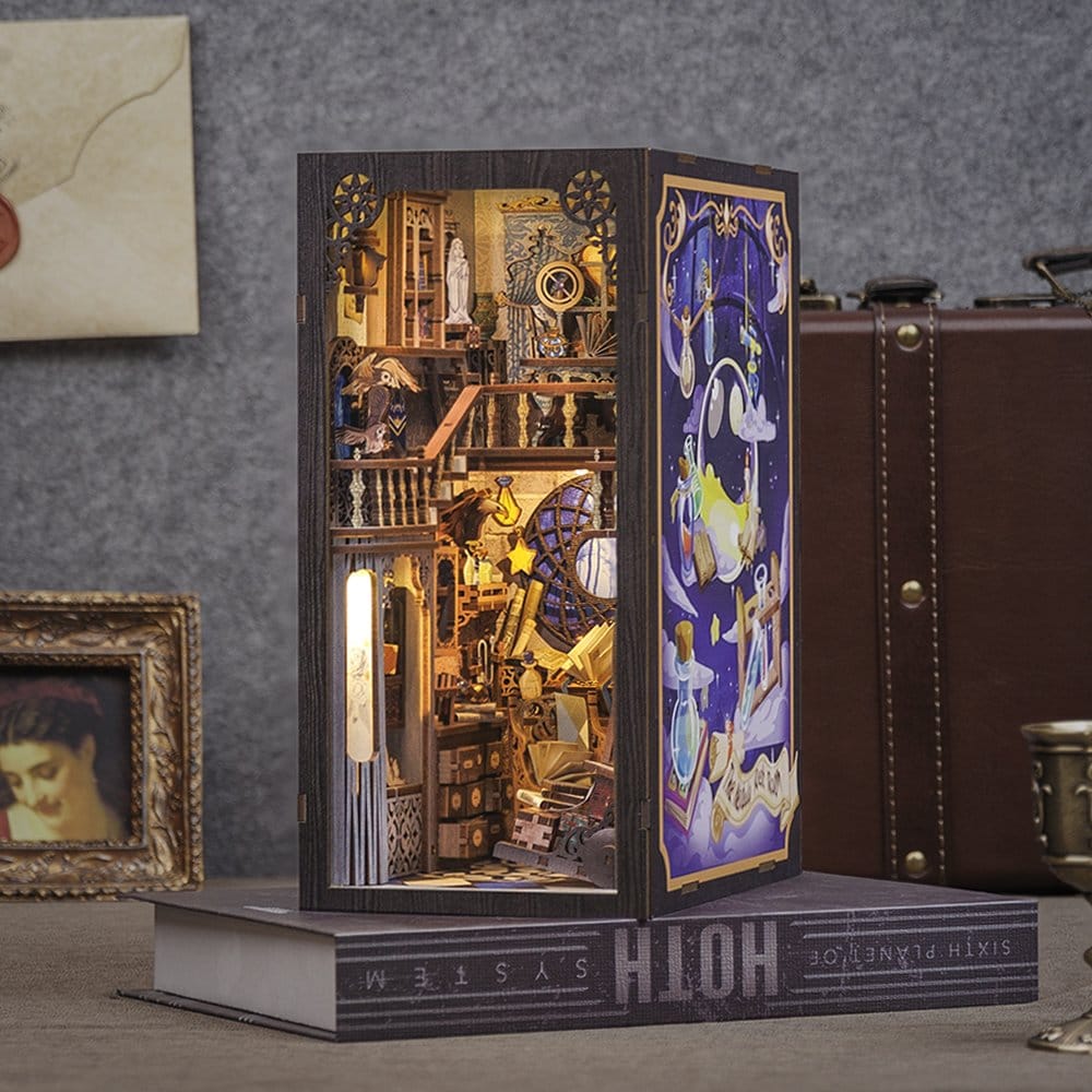 Book Nook Nebula Common Room 23 x 11 cm