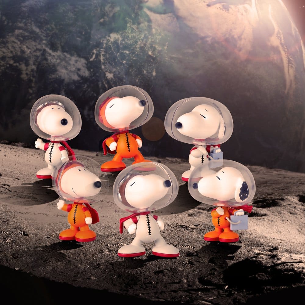 Peanuts Figures Worlds Beyond Snoopy Capsule Display (6)