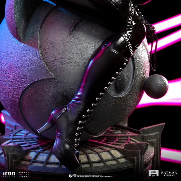 DC Comics Batman Returns Catwoman Legacy 1/4 Scale Statue