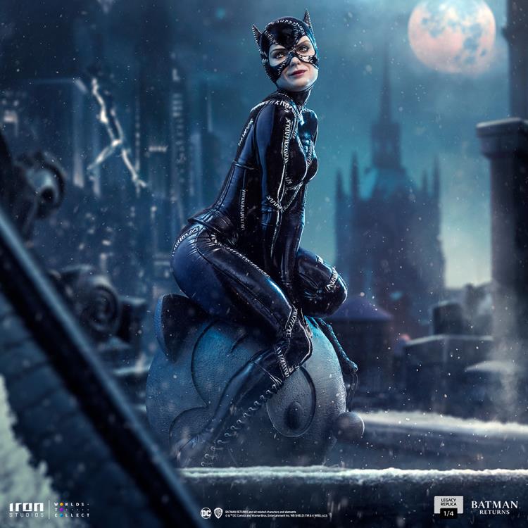 DC Comics Batman Returns Catwoman Legacy 1/4 Scale Statue