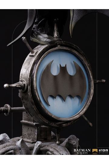 DC Comics Batman Deluxe Art Scale 1/10 Statue - Batman  Returns