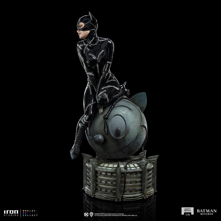 DC Comics Batman Returns Catwoman Legacy 1/4 Scale Statue