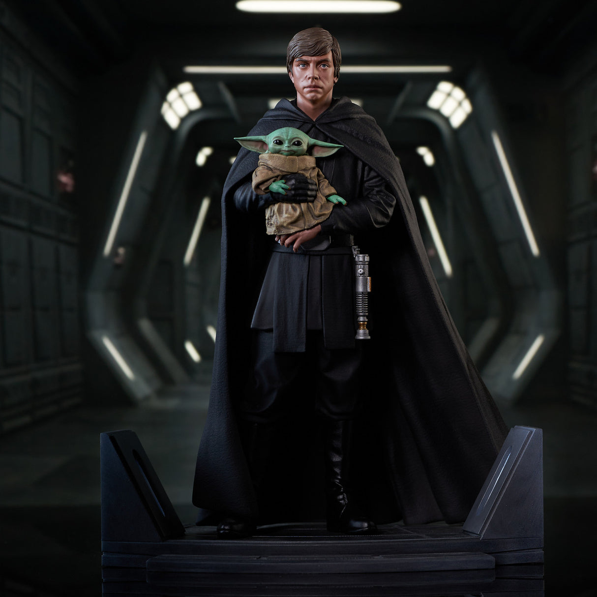 Star Wars Premier Collection Mandalorian Luke & Grogu Statue
