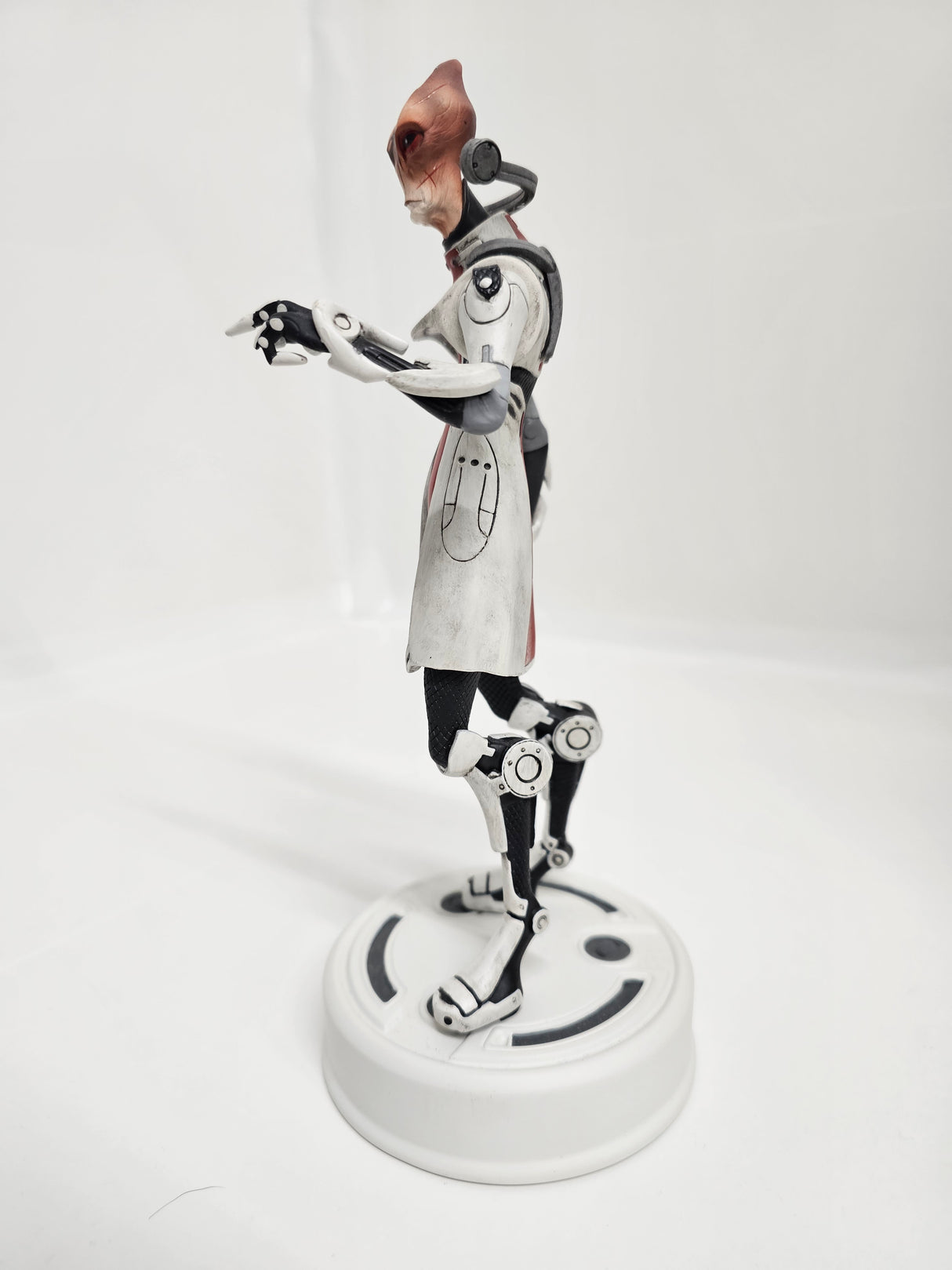 Mass Effect Mordin Solus 8" Polyresin Statue