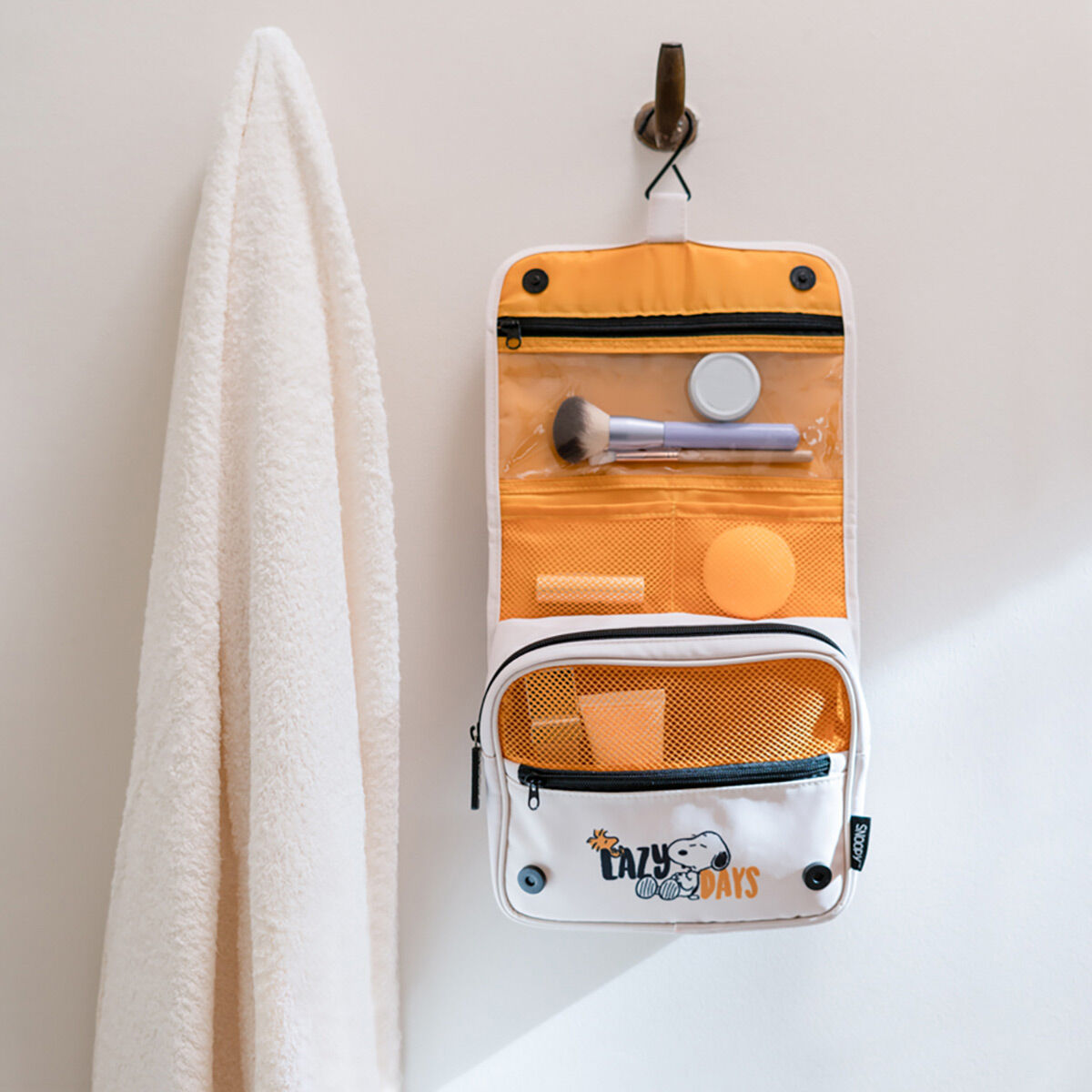Peanuts Snoopy Hanging Travel Toiletry Bag