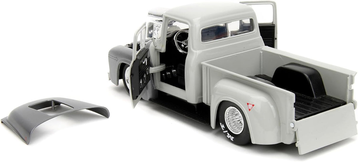 Jada Diecast Street Fighter - Guile and 1956 Ford F-100 Vehicle 1:24 Scale Collection