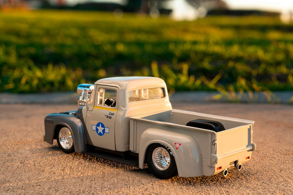 Jada Diecast Street Fighter - Guile and 1956 Ford F-100 Vehicle 1:24 Scale Collection