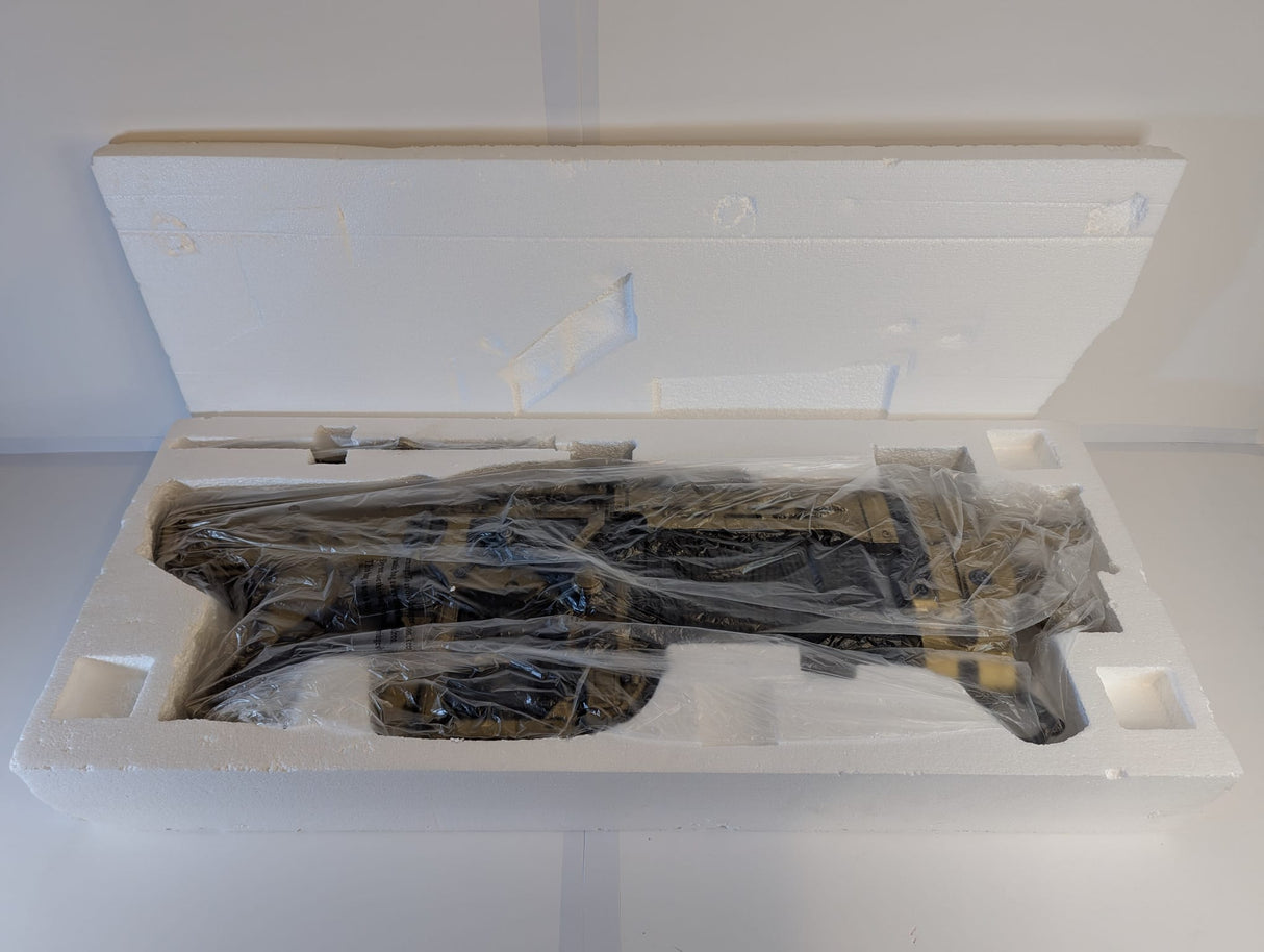 Gears of War 3 - Retro Lancer (Gold Version) 36" 1:1 Full Size Replica by NECA