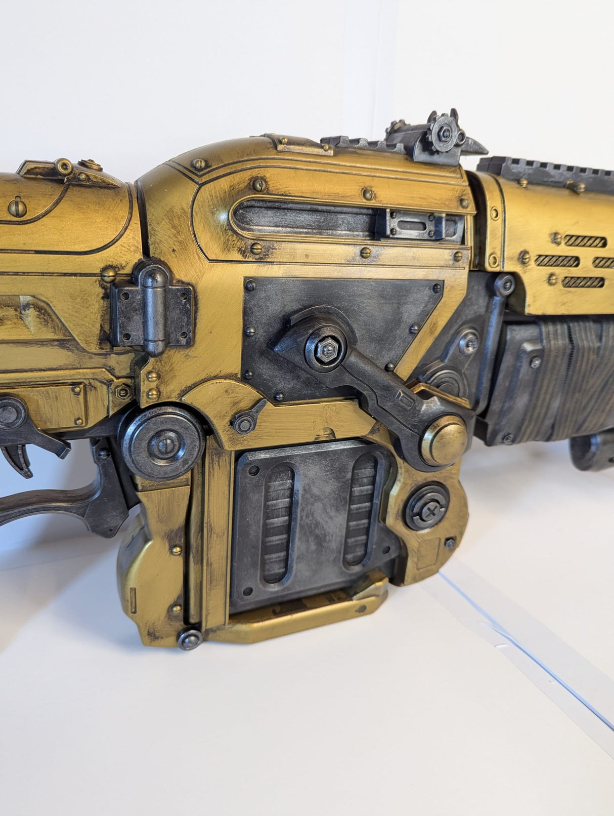 Gears of War 3 - Retro Lancer (Gold Version) 36" 1:1 Full Size Replica by NECA