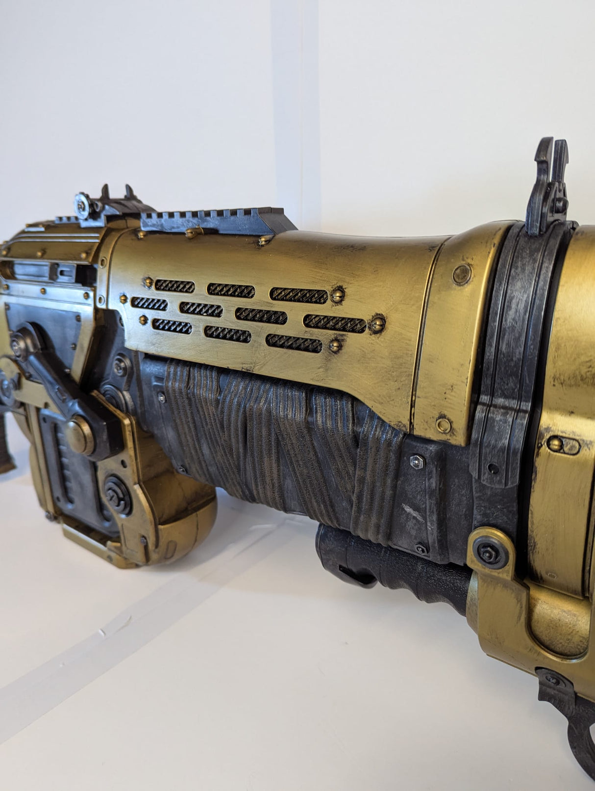 Gears of War 3 - Retro Lancer (Gold Version) 36" 1:1 Full Size Replica by NECA