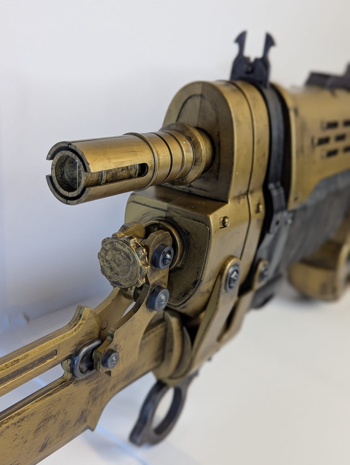 Gears of War 3 - Retro Lancer (Gold Version) 36" 1:1 Full Size Replica by NECA