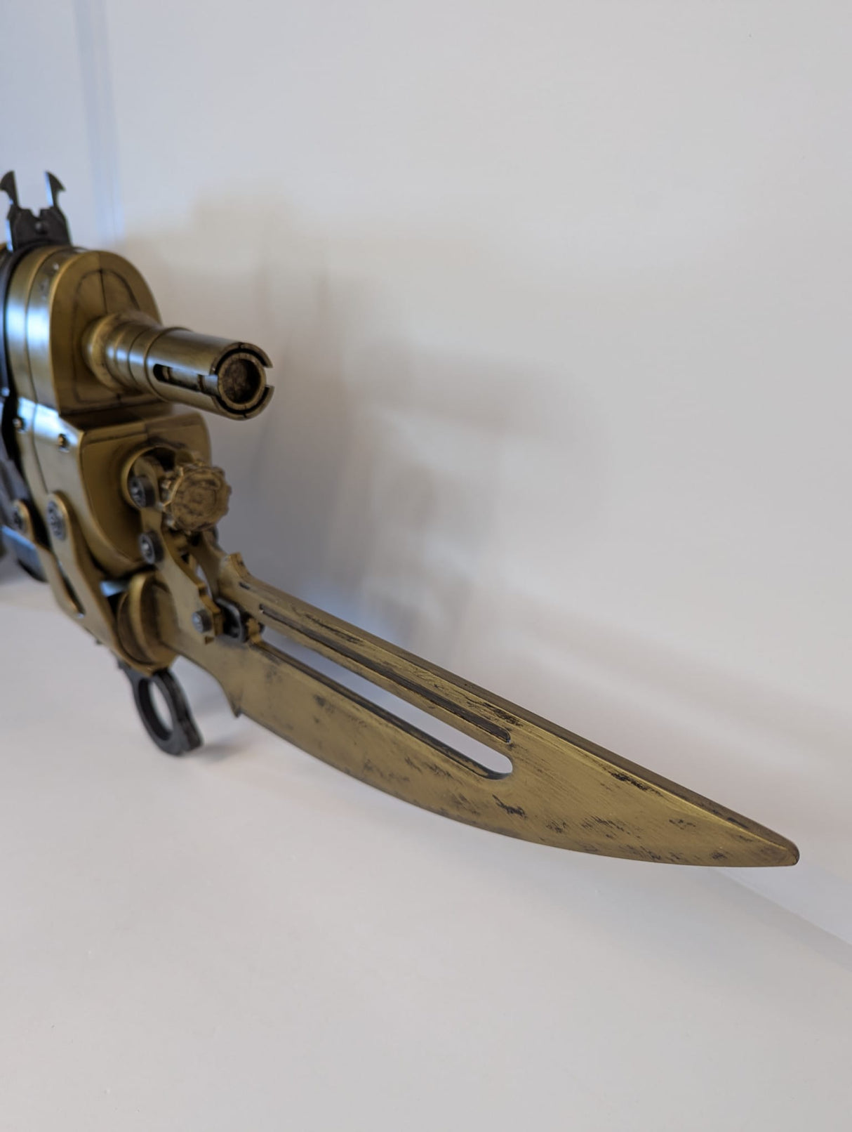 Gears of War 3 - Retro Lancer (Gold Version) 36" 1:1 Full Size Replica by NECA