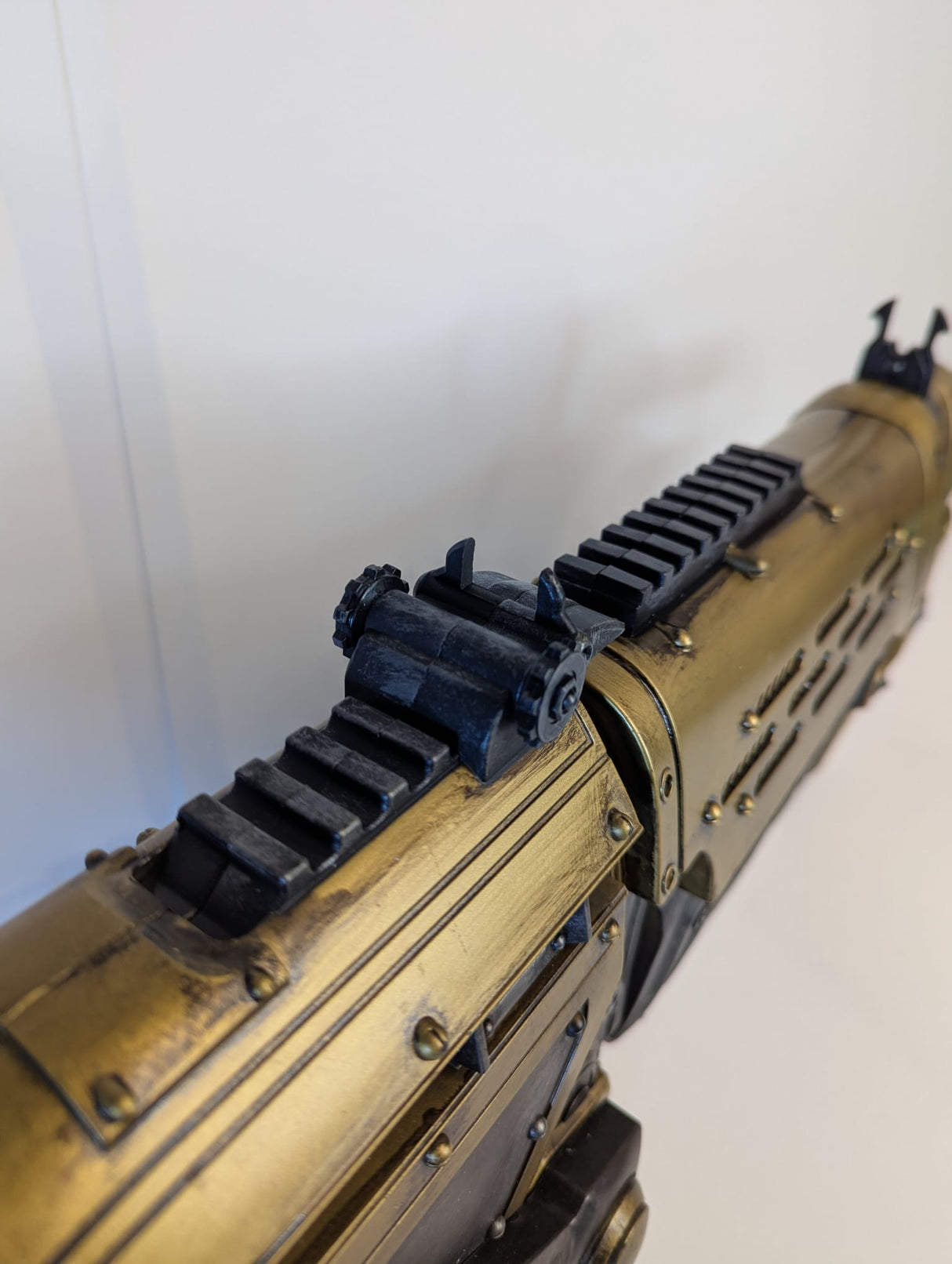 Gears of War 3 - Retro Lancer (Gold Version) 36" 1:1 Full Size Replica by NECA
