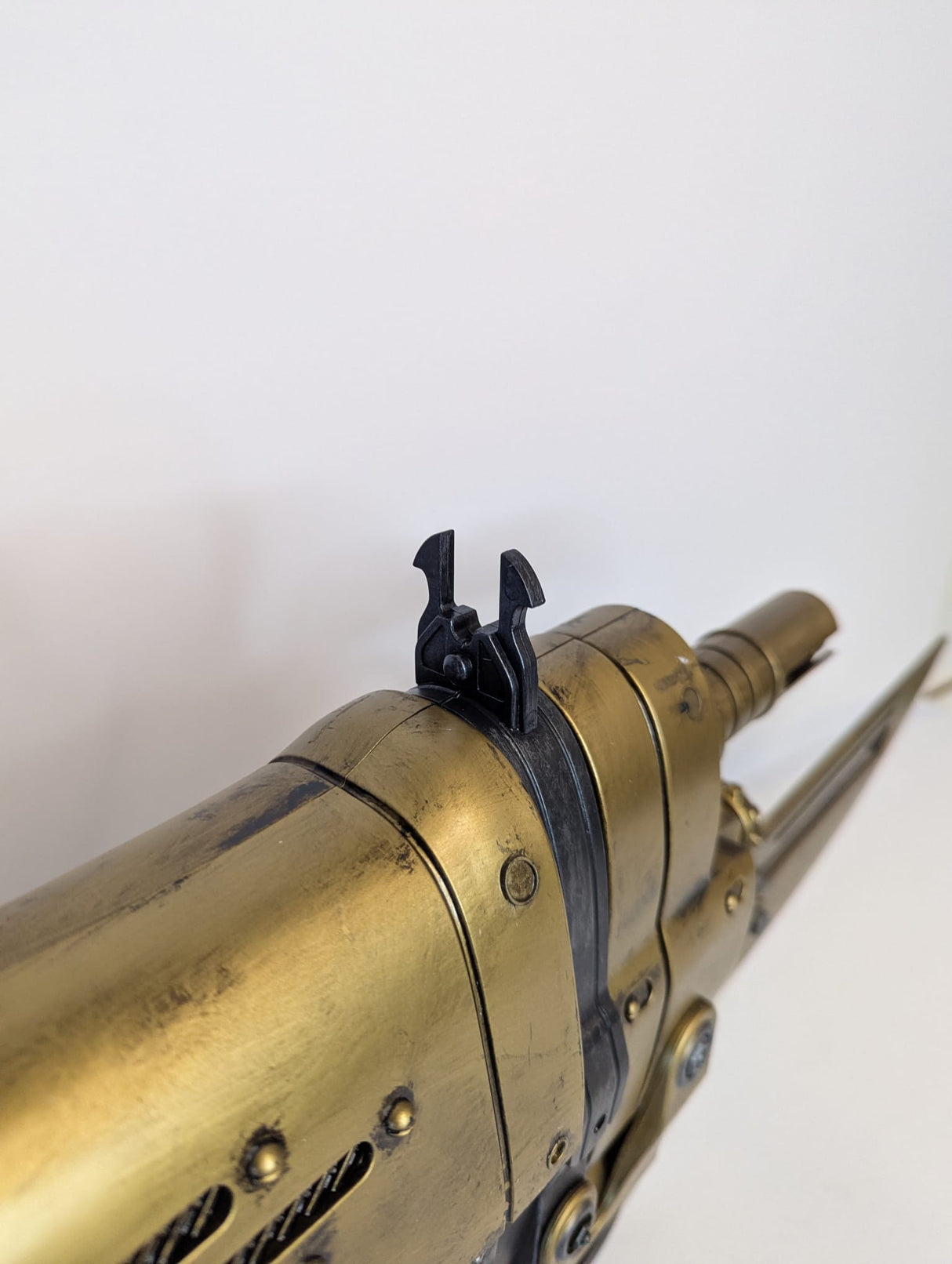 Gears of War 3 - Retro Lancer (Gold Version) 36" 1:1 Full Size Replica by NECA