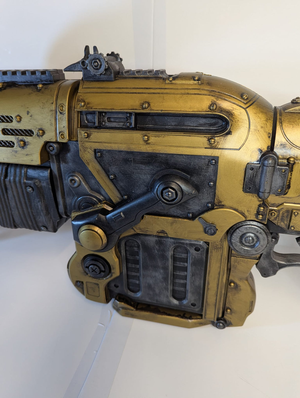 Gears of War 3 - Retro Lancer (Gold Version) 36" 1:1 Full Size Replica by NECA