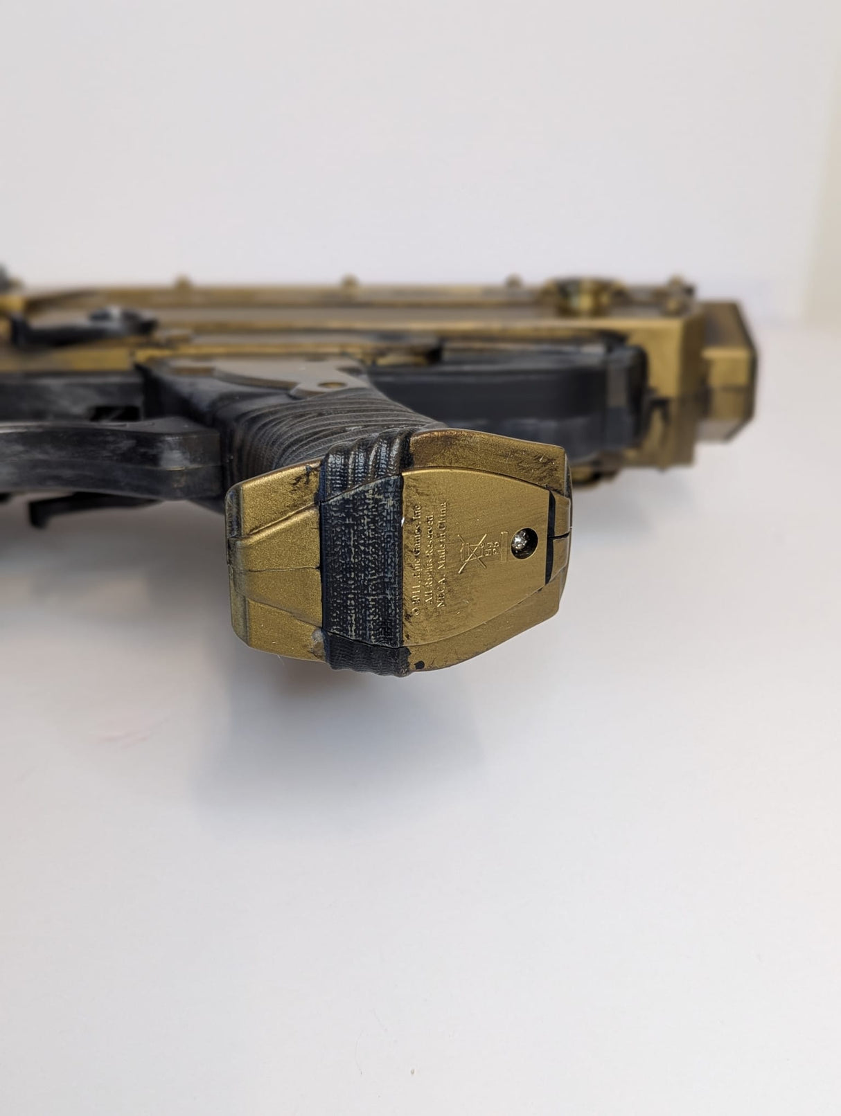 Gears of War 3 - Retro Lancer (Gold Version) 36" 1:1 Full Size Replica by NECA
