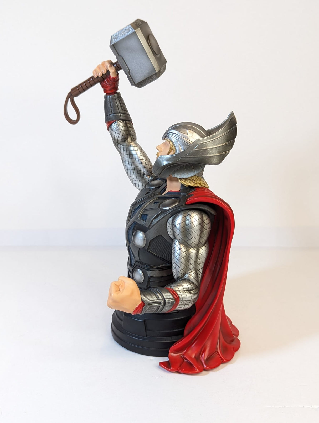 Marvel Thor (2011) Gentle Giant Bust Signed by Chris Hemsworth