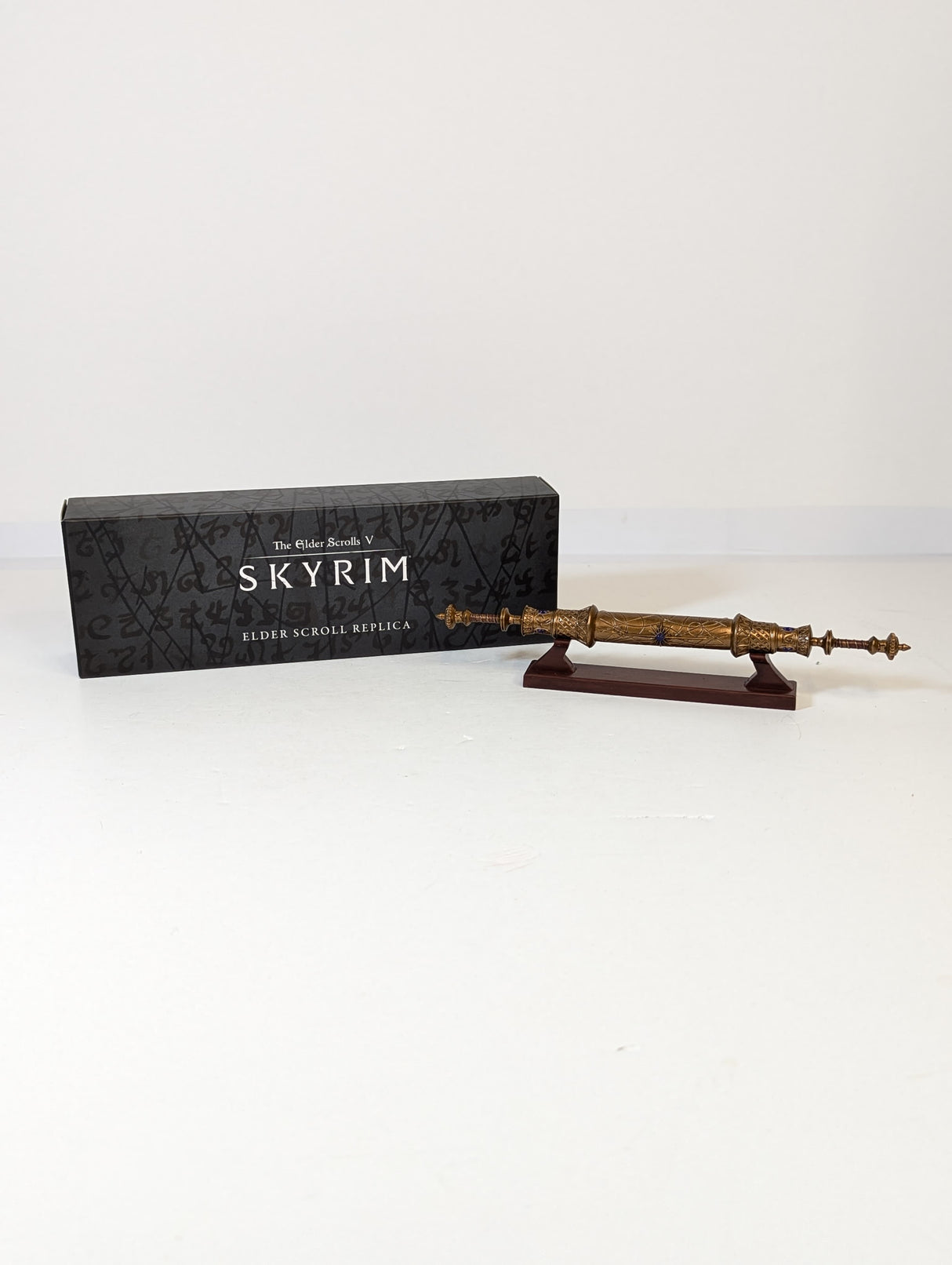 The Elder Scrolls V Skyrim Elder Scroll Replica (Loot Crate Exclusive)