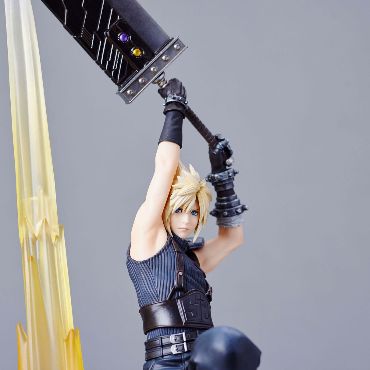 Final Fantasy VII Rebirth Cloud Strife Statue