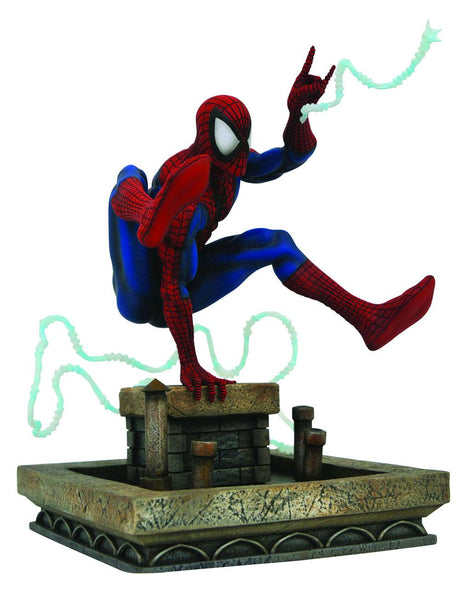 Marvel 90's Spider-Man 20 cm Gallery PVC Diorama