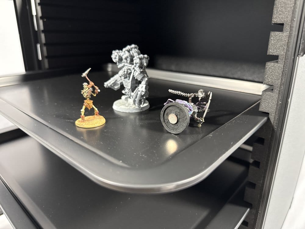 Evoretro Display and Carry Case for Collectible Figures and Models 45 x 37 cm