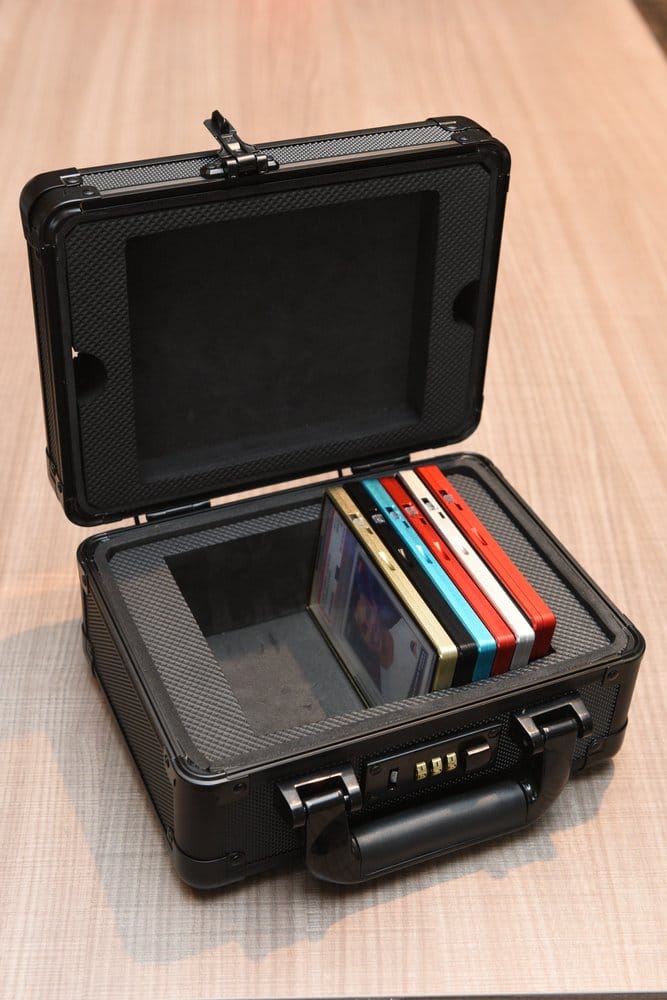 Evoretro Graded Card Display and Carry Case with Display Window Black