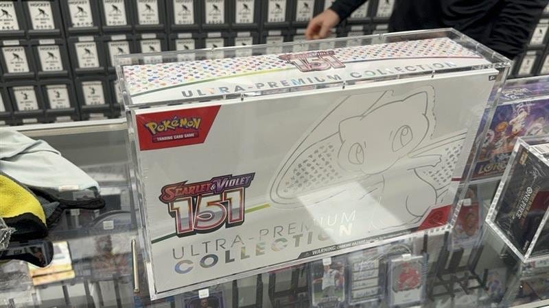 Evoretro Acrylic Display Case for Pokemon 151 UPC Box and Mega Charizard X UPC Box 23 x 39 cm