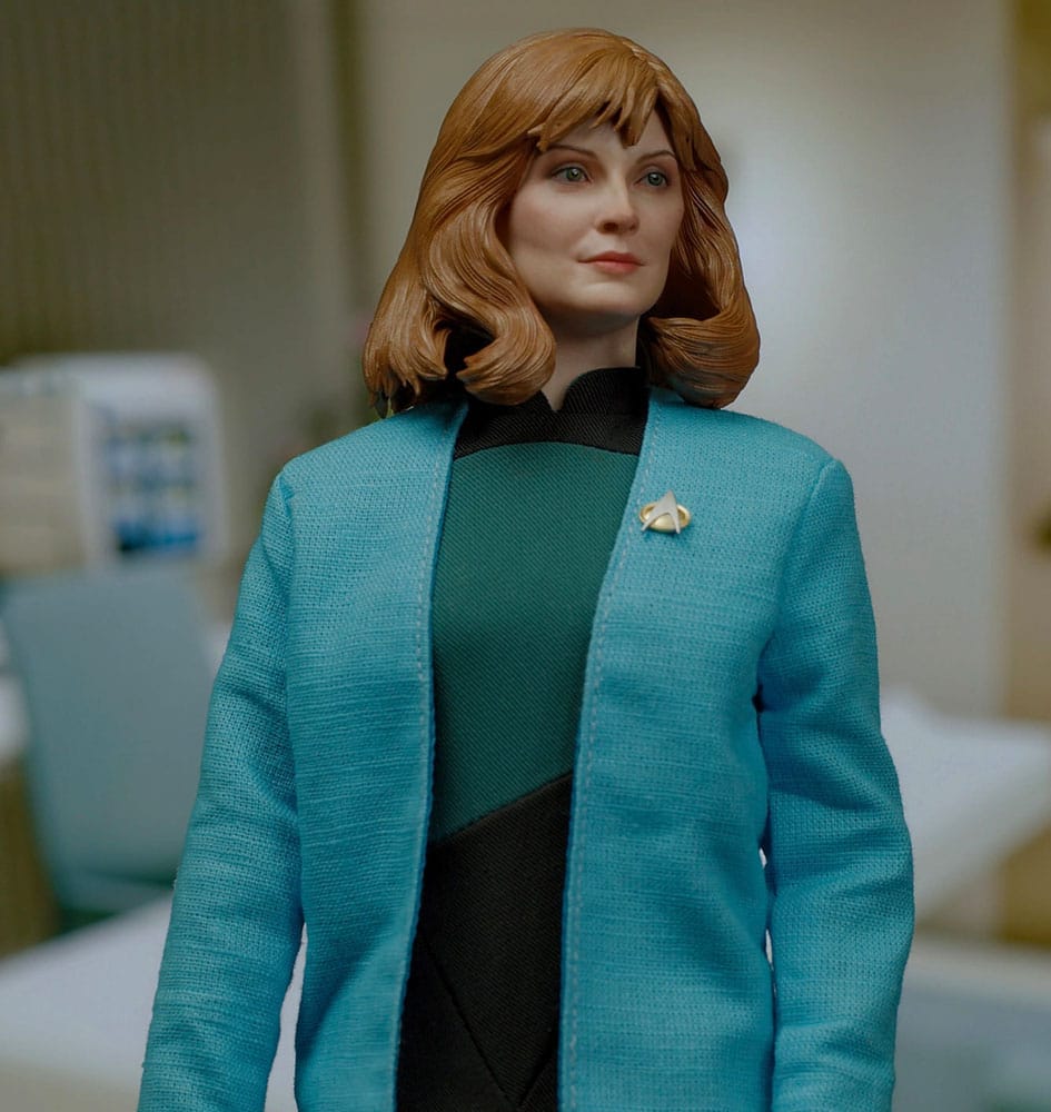Star Trek: The Next Generation Dr. Beverly Crusher (Standard Edition) 27 cm 1/6 Action Figure