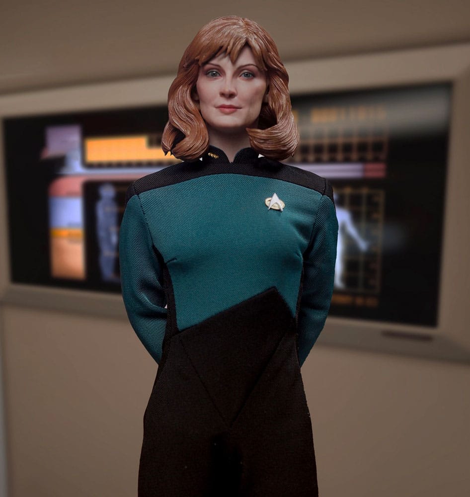 Star Trek: The Next Generation Dr. Beverly Crusher (Essential Edition) 27 cm 1/6 Action Figure