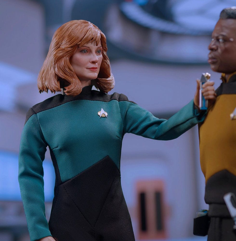 Star Trek: The Next Generation Dr. Beverly Crusher (Essential Edition) 27 cm 1/6 Action Figure