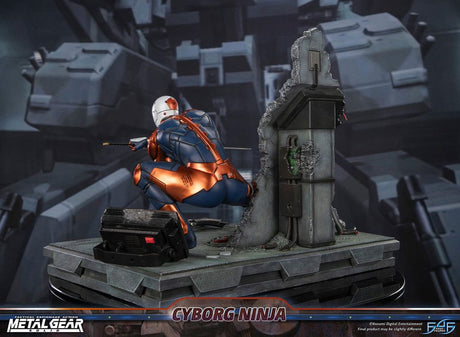 Metal Gear Solid Statue Cyborg Ninja (Gray Fox) 41 cm