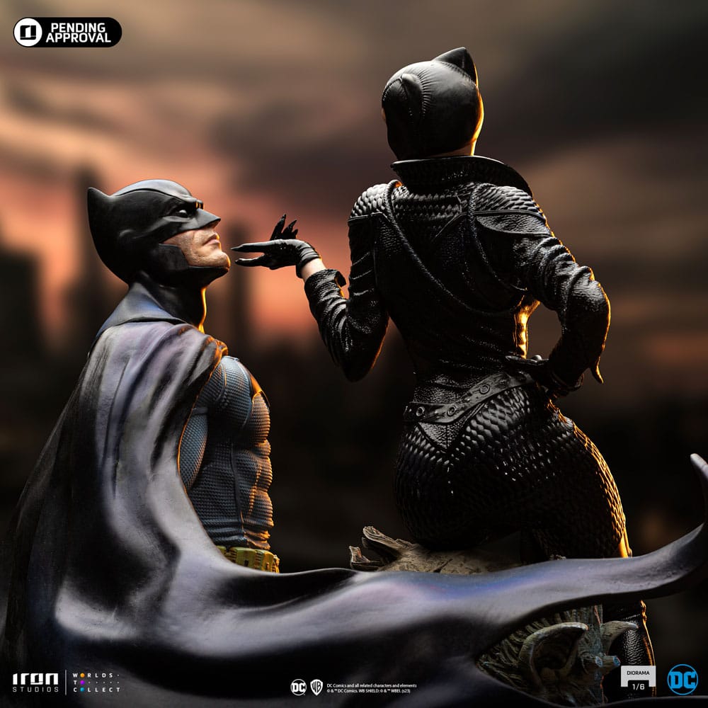 DC Comics Batman & Catwoman 51cm 1/6 Diorama Statue