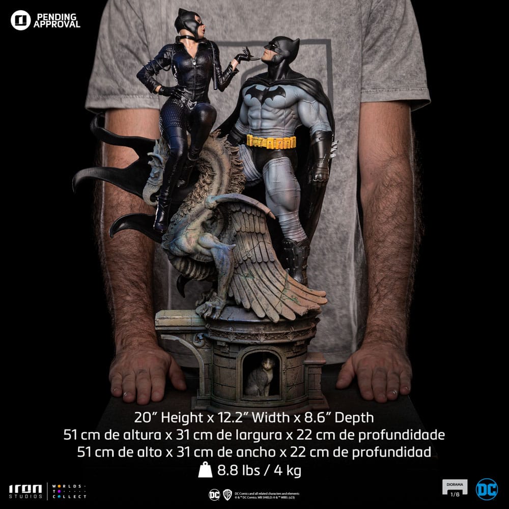 DC Comics Batman & Catwoman 51cm 1/6 Diorama Statue