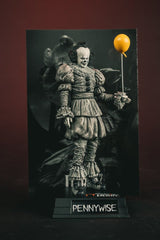 It Welcome to Derry Movie Maniacs Figure Pennywise (Black &amp; White) 16 cm