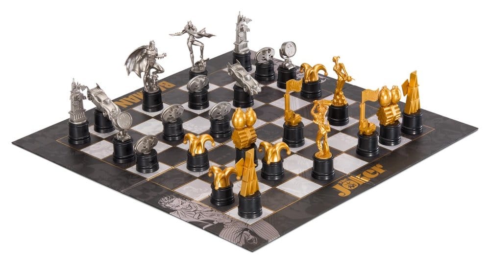 DC Comics Chess Set Batman vs. The Joker 47 cm