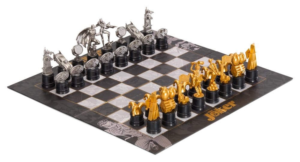 DC Comics Chess Set Batman vs. The Joker 47 cm
