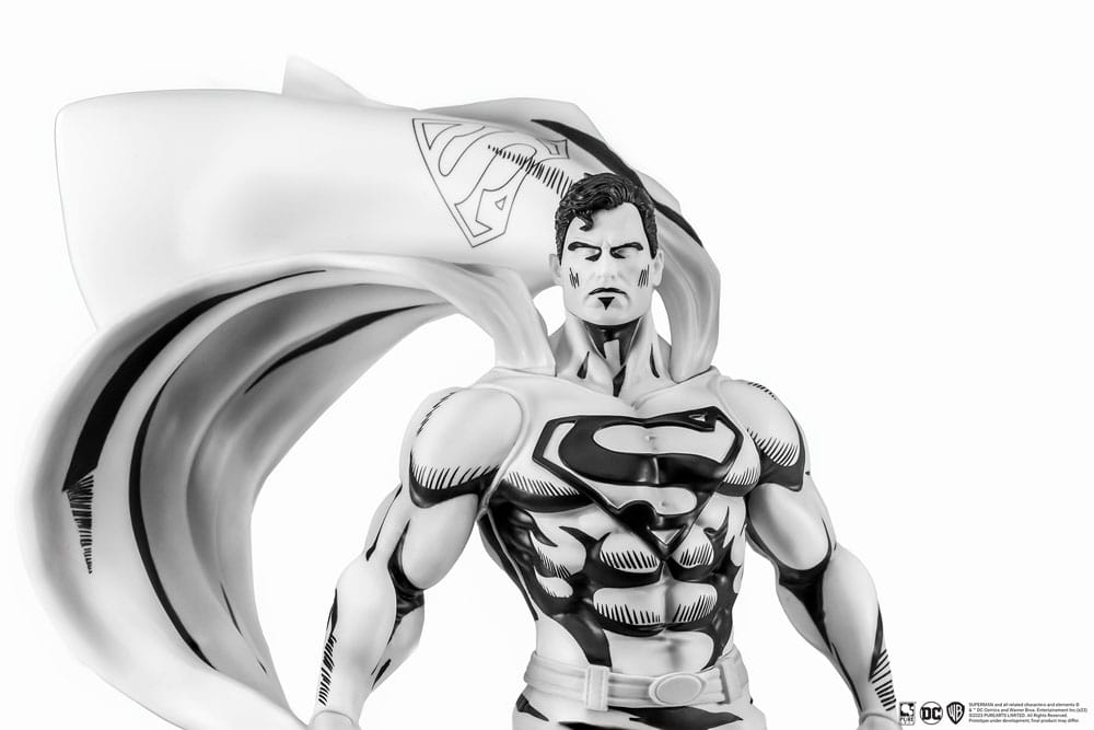 Batman: Superman Black & White Version 30 cm 1/8 PVC Statue